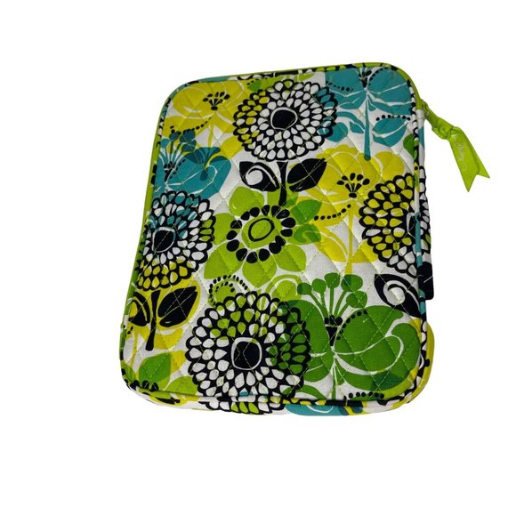 Vera Bradley quilted “Limes Up” retired pattern 2 side zip 8.5x10.5” iPad cover - Picture 3 of 7